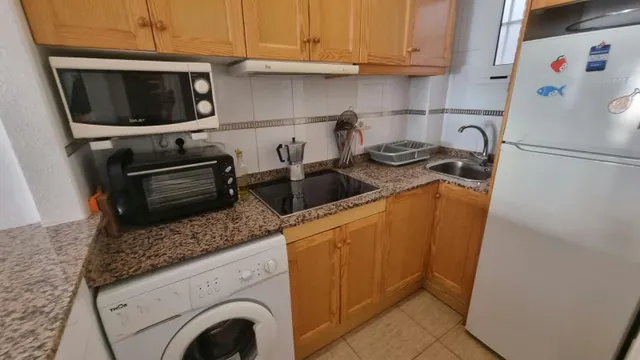Apartamento de 2 dormitorios a 700 m. del mar, con piscina comunitaria y garaje - zona Torrevieja - — 6
