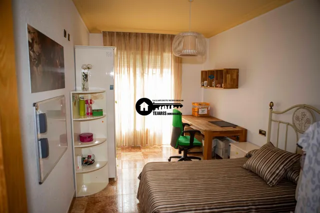 Se vende edificio completo de tres plantas  con garaje, patios privados y solárium — 47
