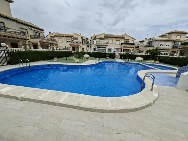 Exclusivo Apartamento en Planta Alta con Jardín Privado y Te