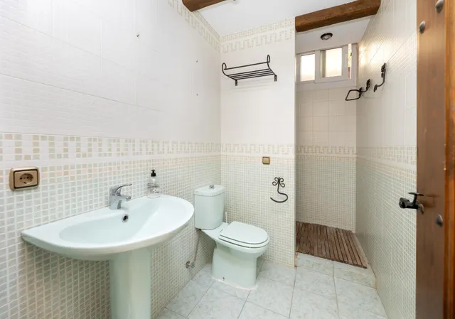 CHALET EN EL BARRIO DE MONACHIL — 40