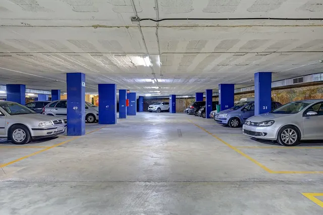 Parking 12m² en alquiler - Zona Franca — 29