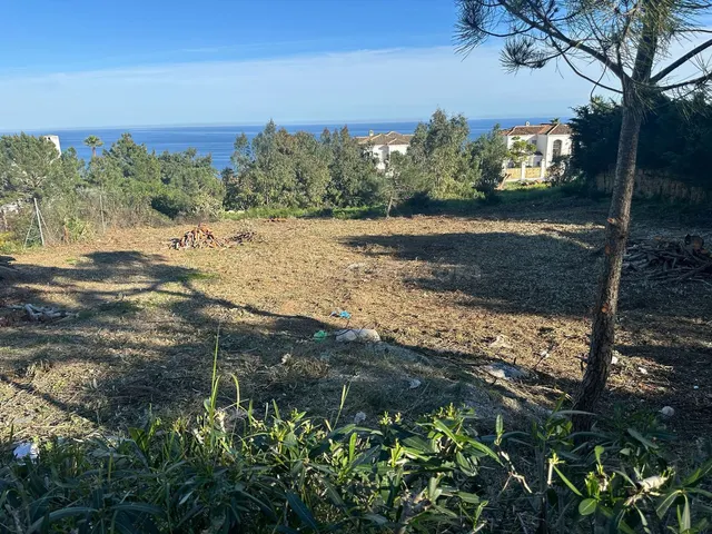 Terreno urbano de 884 m² con vistas al mar en Manilva - foto 4
