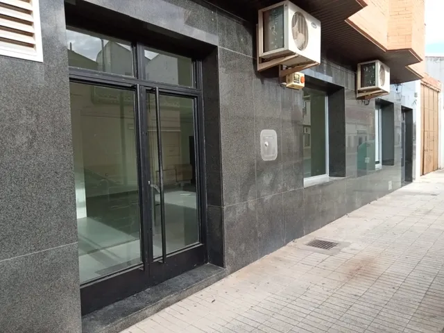 LOCAL EN VENTA Y ALQUILER EN LA GINETA — 2