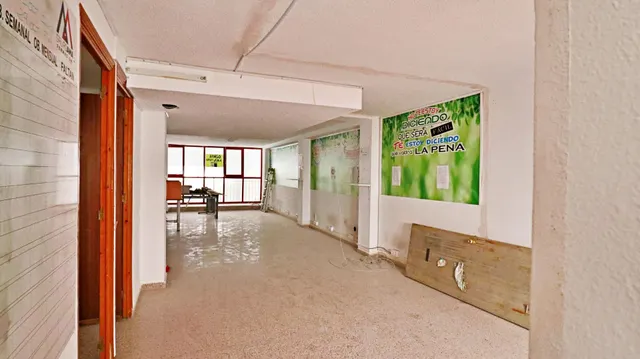 ¡Descubre tu nuevo espacio de trabajo en el corazón de la ciudad! Presentamos un local de dos planta — 3