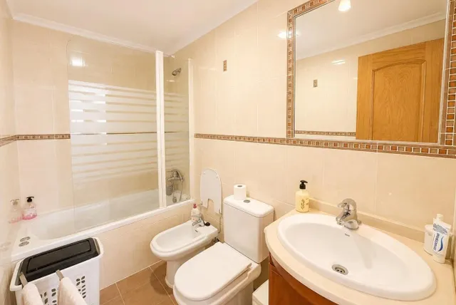 Ático dúplex con vistas frontales al mar y amplio solárium en Guardamar del Segura — 12