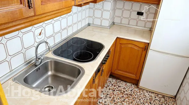¡Oportunidad cerca del mar! Acogedor para reformar en residencial con balcón, piscina y dos garajes — 7