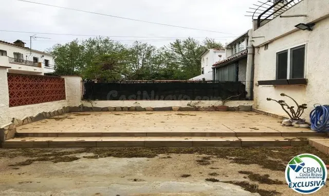 Tu próximo proyecto en Empuriabrava: casa con jardín y gran 