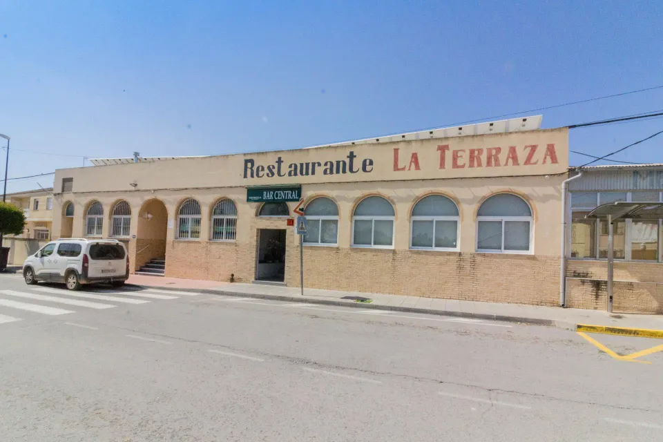 RESTAURANTE LISTO PARA EJERCER ACTIVIDAD EN LA MATANZA (ORIHUELA).