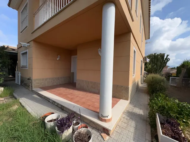 Chalet independiente en Urbanización Vall de Lliria — 30