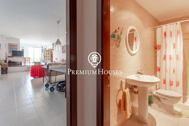 Exclusiva casa con jardín, piscina y espectaculares vistas al mar en Sant Andreu de Llavaneres — 45