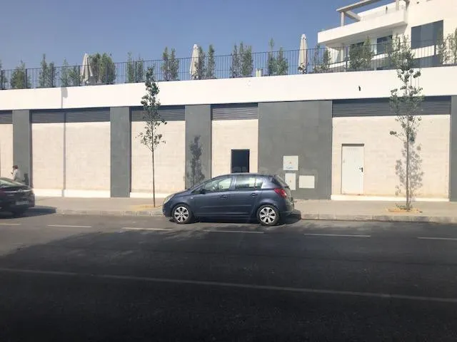 Magnífico local con la mejor ubicación posible en Tomares. - foto 3