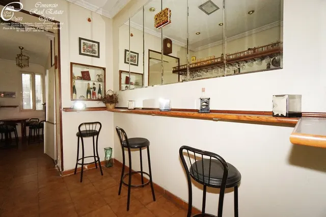 BAR CAFETERIA FRENTE A METRO Y RENFE PIRAMIDES — 23