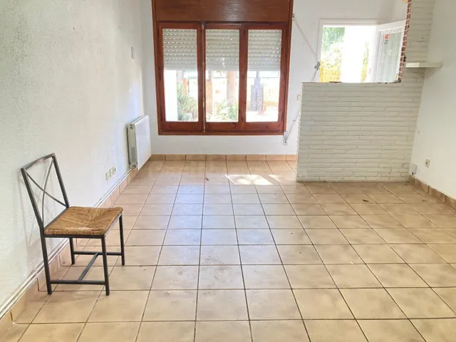 CASA PLANTA BAJA CON 2 VECINOS CON JARDÍN - foto 4