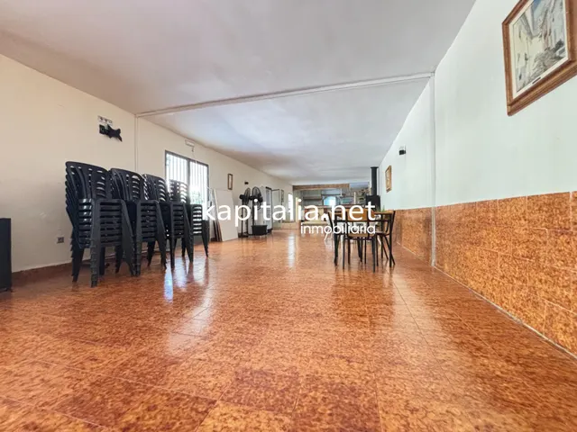 Restaurante y zona de ocio en Gaianes — 36