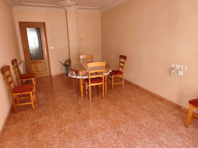 AMPLIA VIVIENDA DE CUATRO DORMITORIOS CON GARAJE Y TRASTERO - foto 2