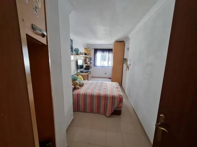 San Isidro. Piso San Isidro 3 habitación, 2 balcones, garaje. — 8