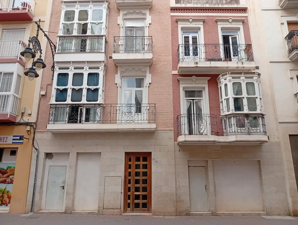Emprender en Cartagena Centro, tu mejor opción. Local Comercial con amplia fachada.