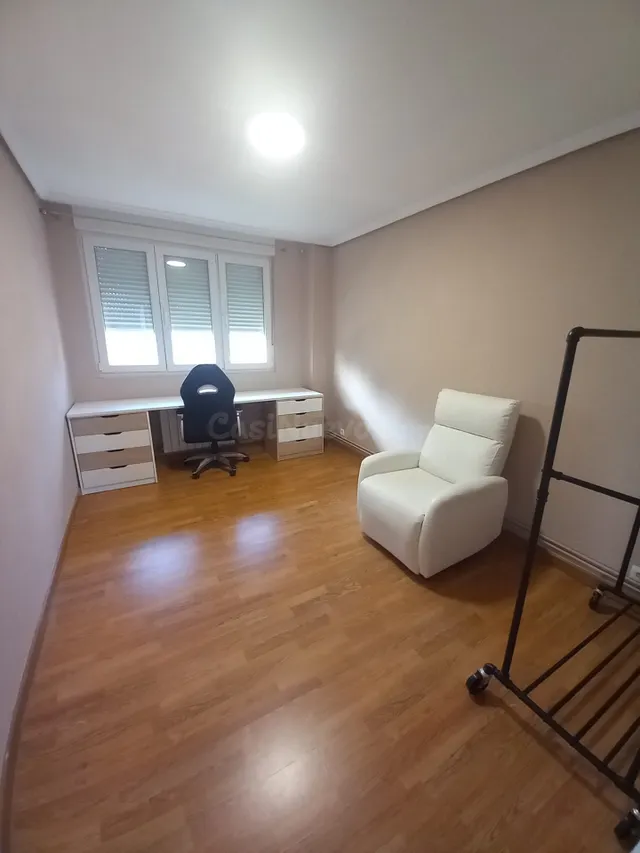 Piso alquiler Torrelavega - foto 4