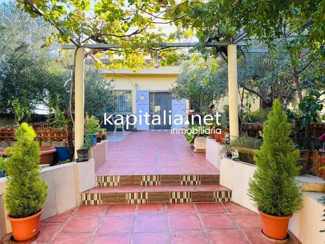 Amplia casa a la venta en Font de la Figuera (Valencia) — 8