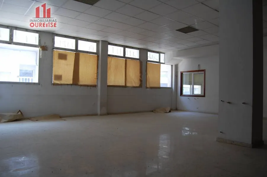 AMPLIO LOCAL COMERCIAL EN EL VEINTIUNO