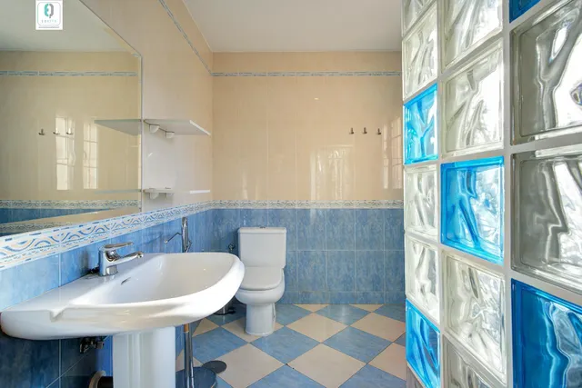 ESPECTACULAR CHALET CON PISCINA EN OTURA — 28