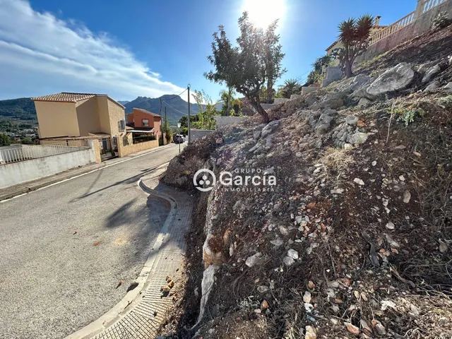 Parcela urbanizable a la venta en Alcalali. — 23