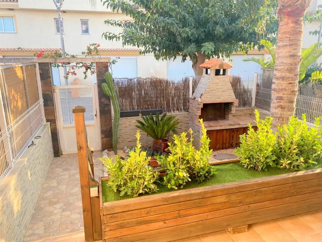 ADOSADO EN VENTA CON TERRAZA Y GARAJE — 24