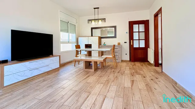 A 50 metros de la playa, Piso impecable con terraza, vistas , parking, trastero y piscina — 7