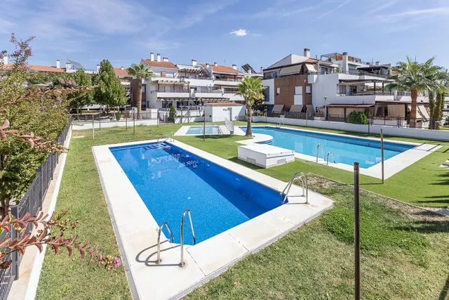 PISO CON TERRAZA EN ALBOLOTE — 3