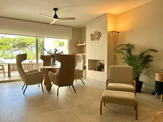 Espectacular vivienda reformada con jardín privado en Palm Beach, Marbella — 9