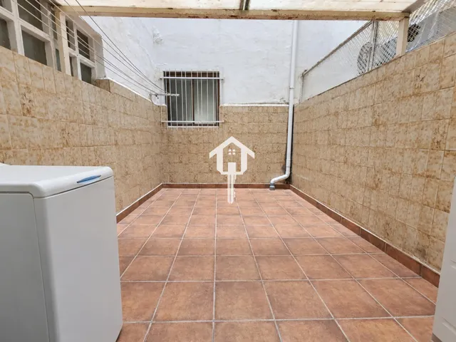 1ª planta de 102 m2 con patio en pleno centro de Alicante: edificio con ascensor — 37
