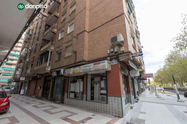 Piso de 3 dormitorios en calle milán, zaidín | muy luminoso y con gran potencial — 29