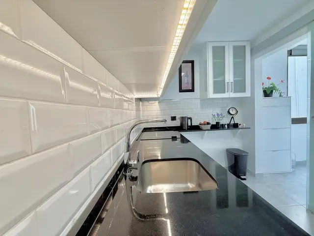 Apartamento de 2 dormitorios con terraza, piscina y garaje privado en las rampas, Fuengirola — 5