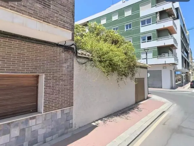 ¡Inversión Ideal en Guardamar del Segura: Solar Edificable con Vistas al Mar! — 2