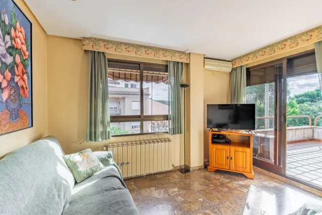 Una residencia exclusiva con terrazas panorámicas en un paraíso natural. — 34
