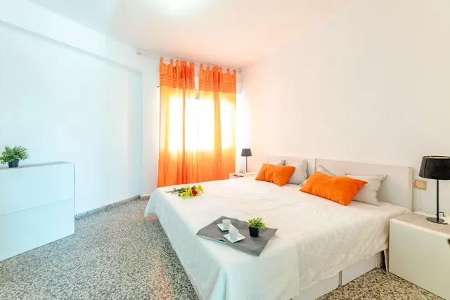 Piso con gran balcón en Avenida Burjasot — 26
