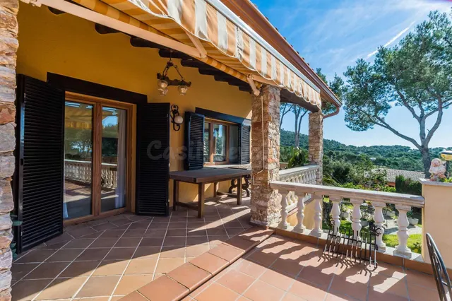 Begur - Chalet con una gran parcela de 1395 m2 y piscina pri - foto 3