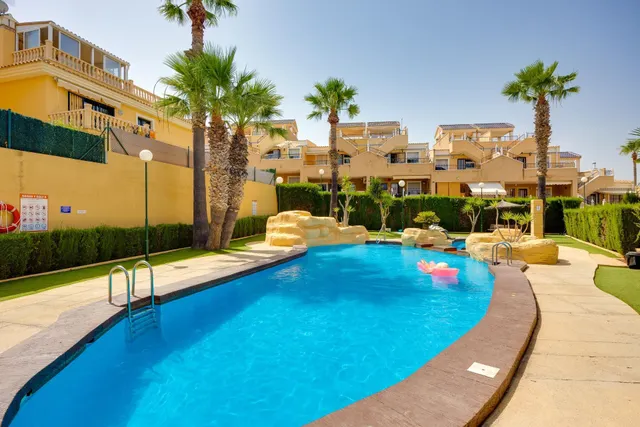 Bungalow de dos dormitorios y piscina comunitaria en Orihuela Costa — 8
