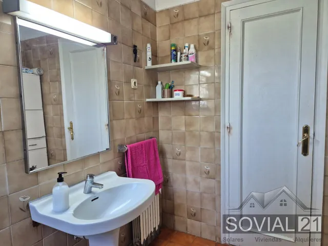 Casa unifamiliar con jardín y gran potencial en Vallvidrera — 45