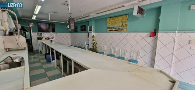 Amplio local comercial a pie de calle — 2