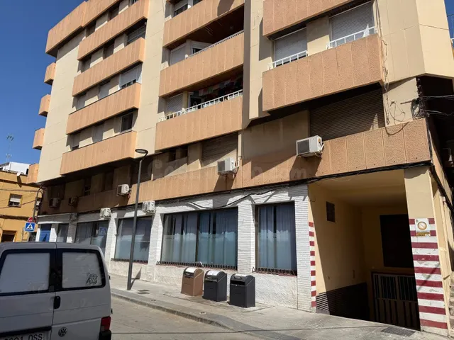 ¡OPORTUNIDAD PARA INVERSORES! Amplia oficina en el corazón d - foto 3