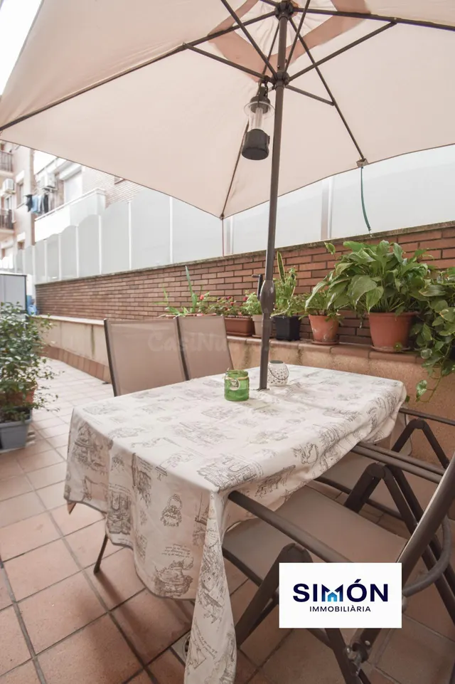 ¡FANTÁSTICA OPORTUNIDAD EN SANTPEDOR! Piso de 3 habitaciones dobles, con balcón y terraza. — 2