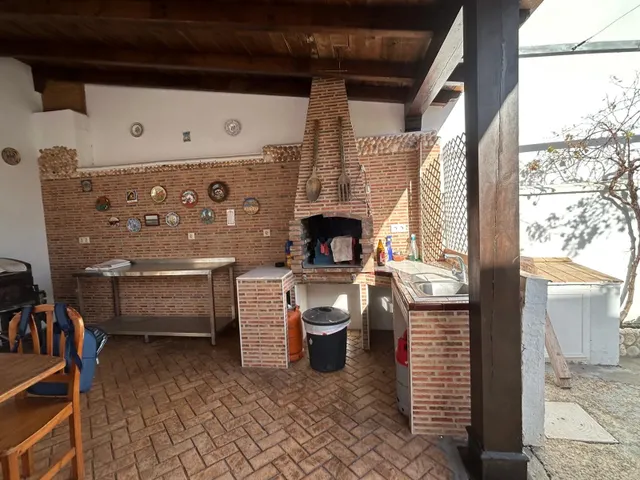 VIVIENDA INDEPENDIENTE CON TERRENO — 27