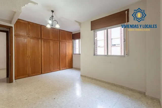 Espacio, luz y comodidad en una vivienda con grandes posibilidades en zona Alcampo — 13