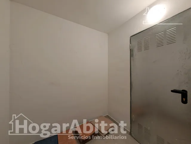 EXTERIOR CON DOS BALCONES Y GARAJE — 38