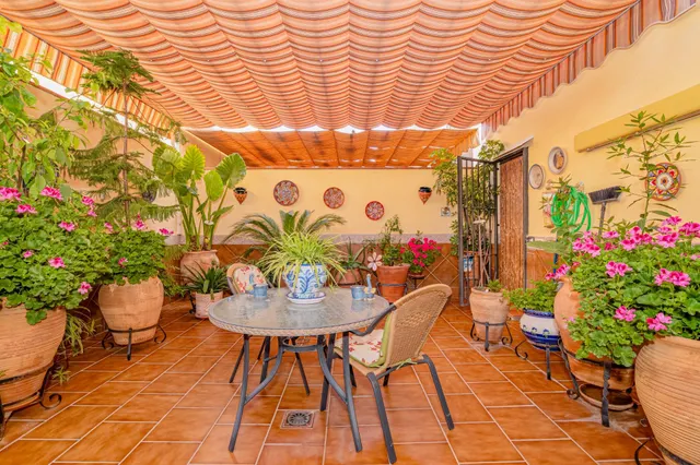Fantástica casa adosada con gran patio, sótano habitable y excelente luminosidad !! — 40