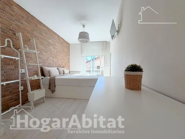 Excelente ubicación y reforma integral en este luminoso piso exterior con terraza, garaje y piscina comunitaria — 26