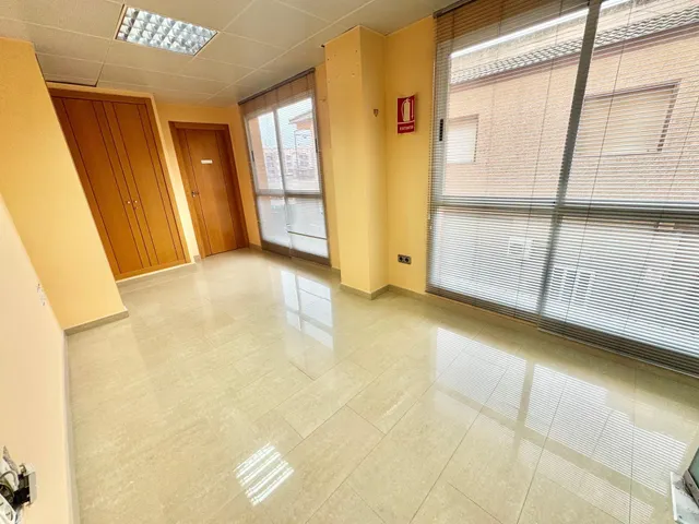 Maravillosa oficina en el centro de Beniel, semi-nueva, toda exterior, hace esquina. ¡visitela ya! — 11