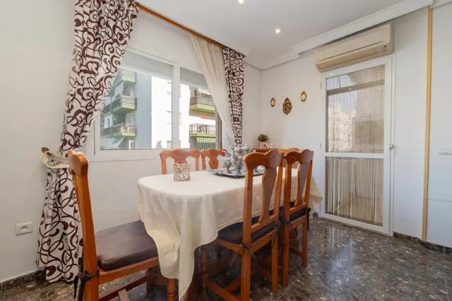 Piso de 3 dormitorios en Puerto de Estepona a 100 metros del paseo maritimo. — 11