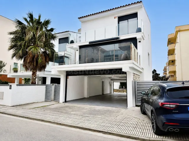 Chalet independiente en venta en Calle de la Roca Negra — 3